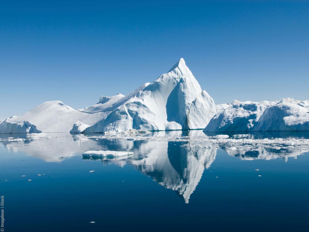 Icebergs drift in calm seas off the Greenland coast © Imagebear / iStock