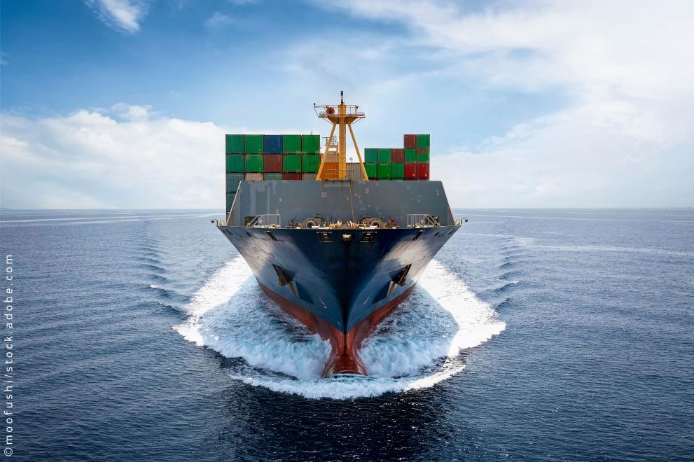 Front view of a loaded container cargo vessel ©moofushi/stock.adobe.com