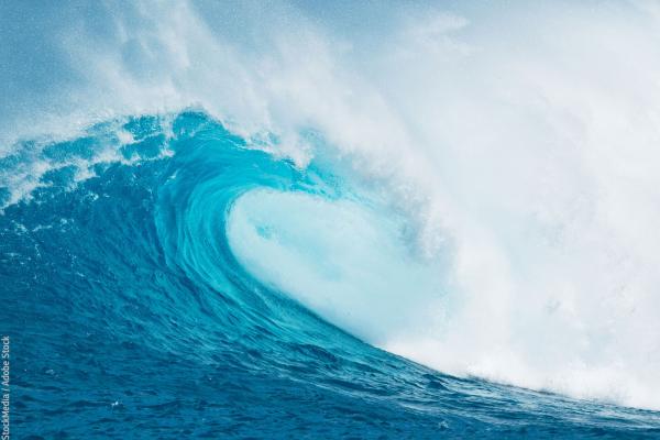 Blue Ocean Wave © EpicStockMedia / Adobe Stock