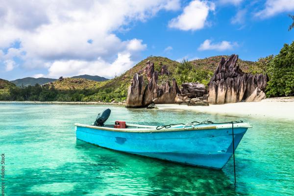 Old fishing boat at Curieuse island, Seychelles © dvoevnore / Adobe Stock
