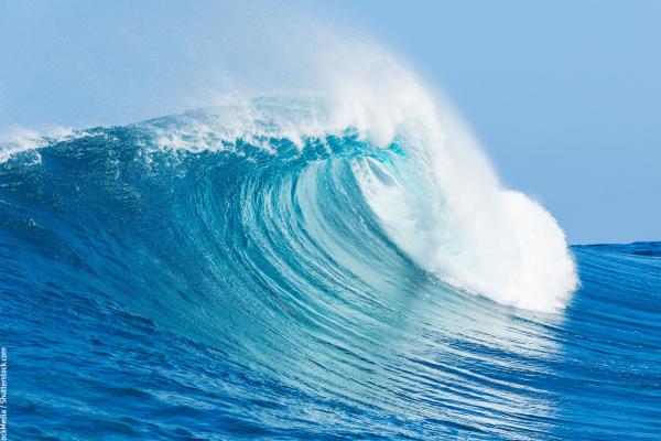 Ocean wave ©EpicStockMedia / Shutterstock.com