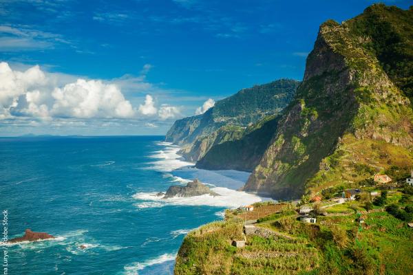 Cliffs and ocean on the northern coast of Madeira © Anna Lurye / Adobe Stock